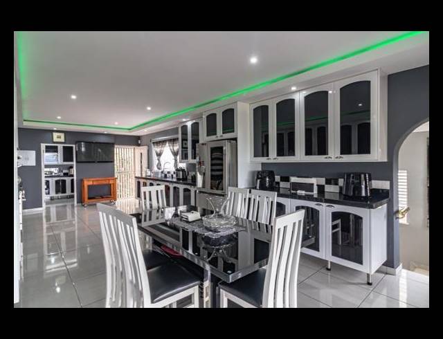 5 BEDROOM HOUSE FOR SALE IN GLENVISTA